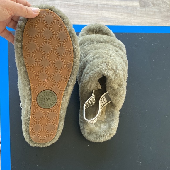 Shearling Uggs slides size 9 - Picture 4 of 6